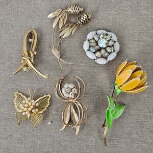 VTG lot 6 brooches butterfly pinecone floral abstract pins cottage grandma